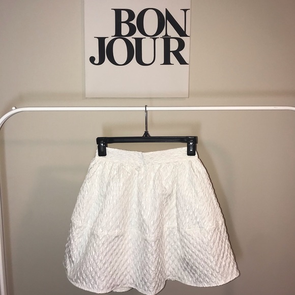 White mini skirt - Picture 1 of 3